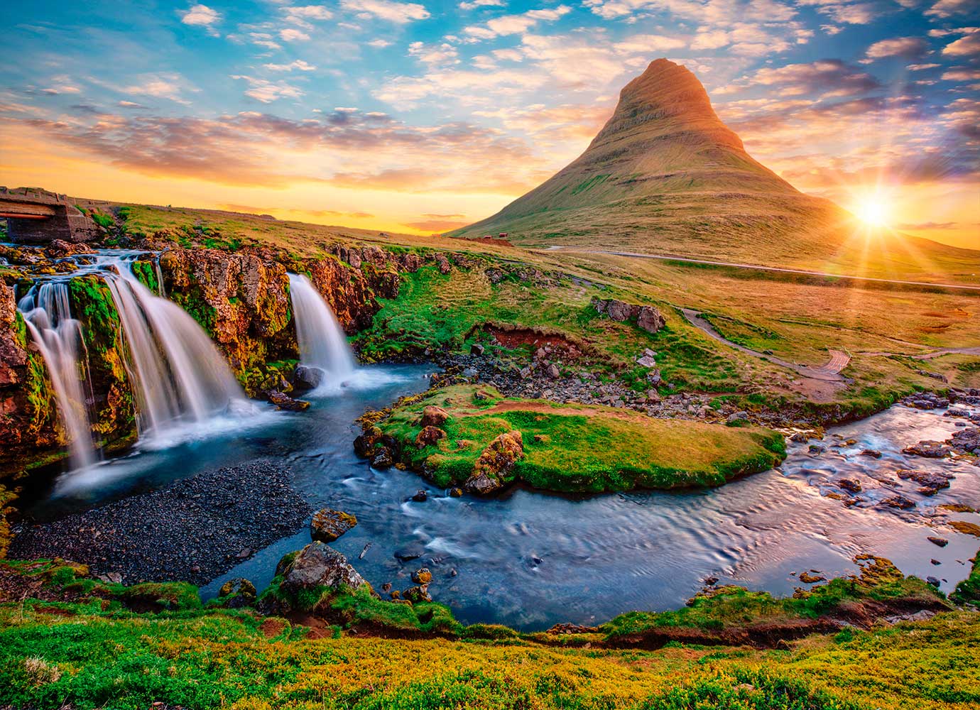 Puzzle Bluebird Cascada Kirkjufellsfoss de 2000 peças