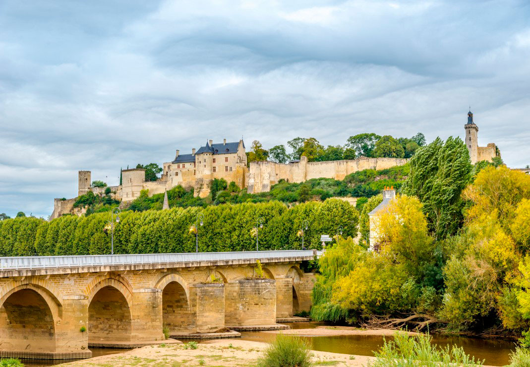 Puzzle Bluebird Fortaleza Real de Chinon, França de 1000 Pçs